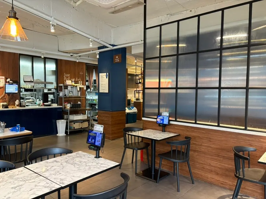 A casual and clean table seating area