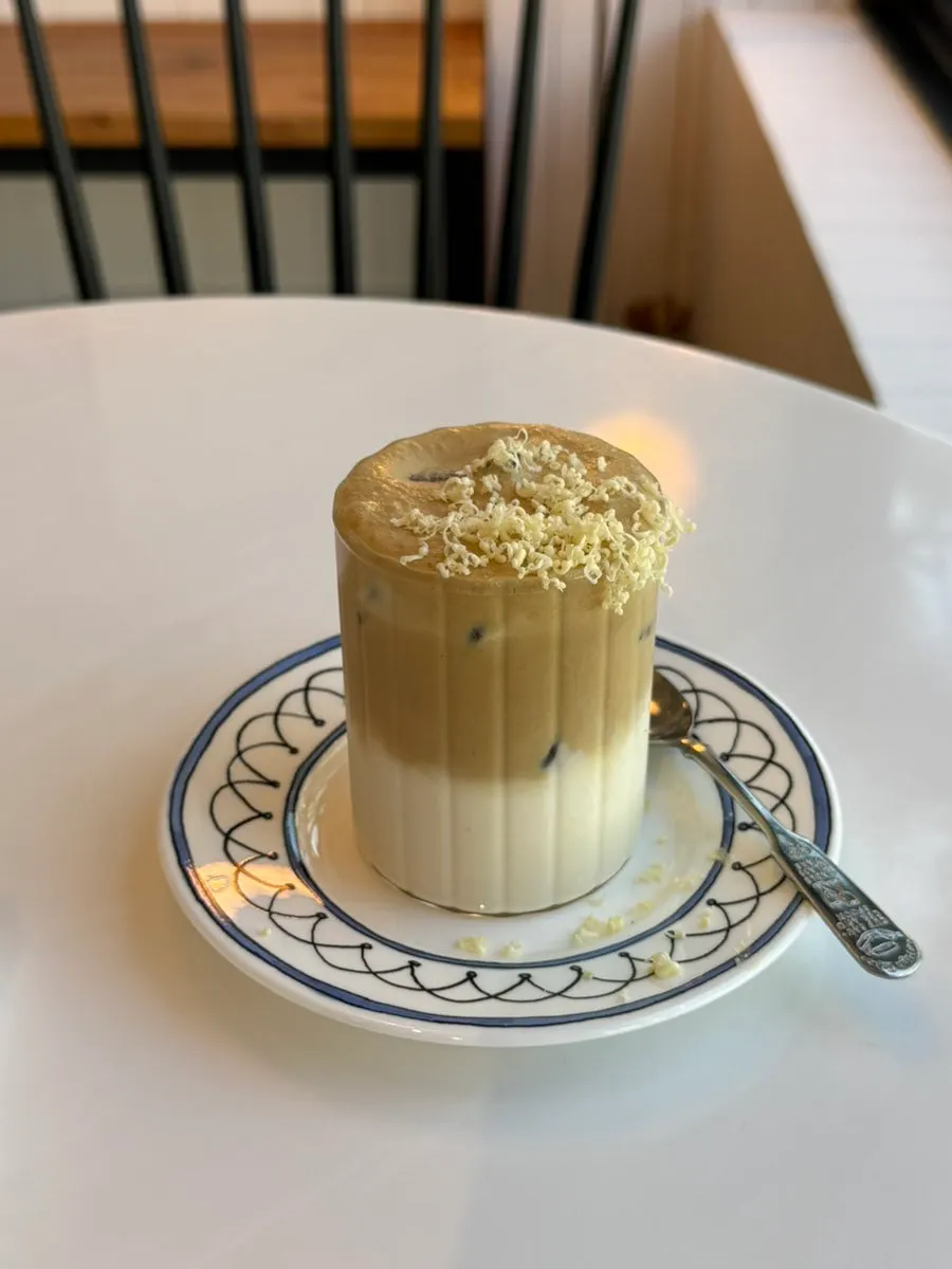 Rollmi's signature Butter Bouquet Café Latte