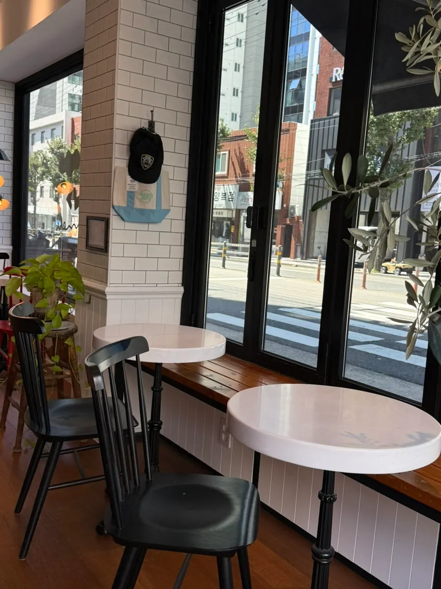 Window seat at Rollmi with a view outside