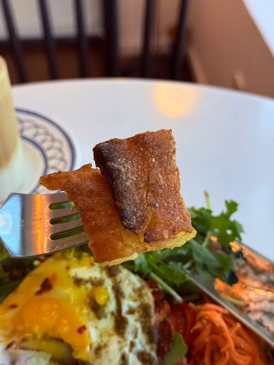 Carrot rapée served alongside the plate