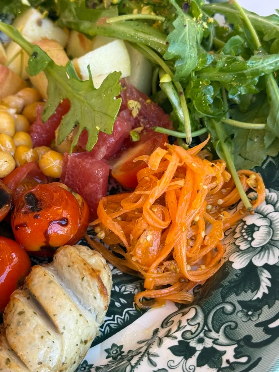 Bread topped with carrot rapée