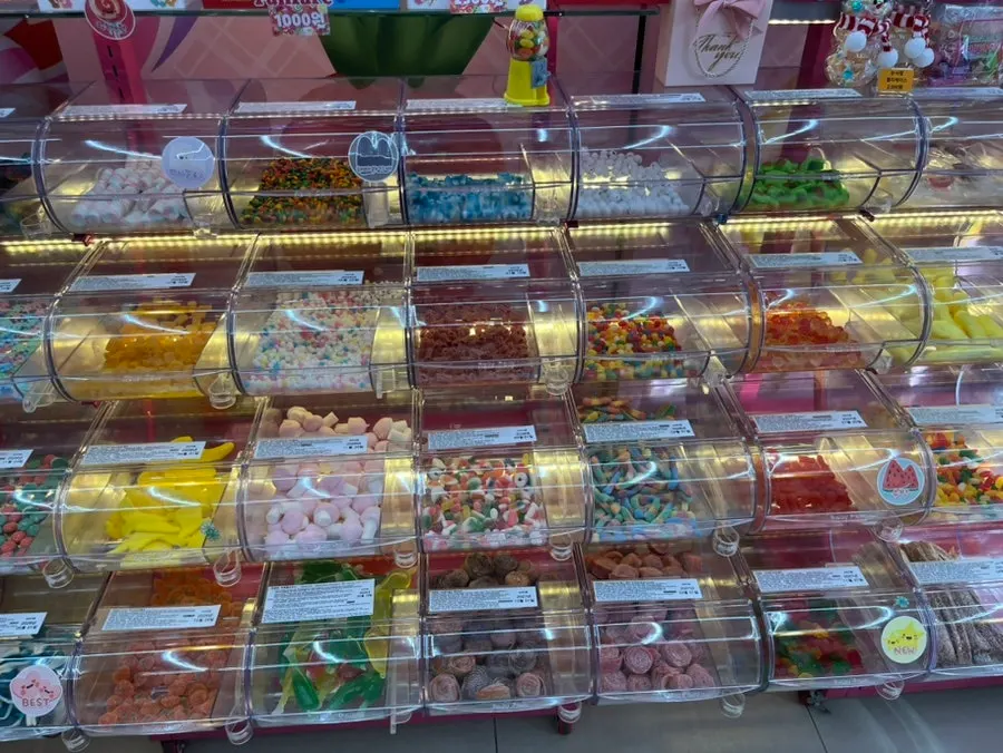 Various imported jellies in clear cases