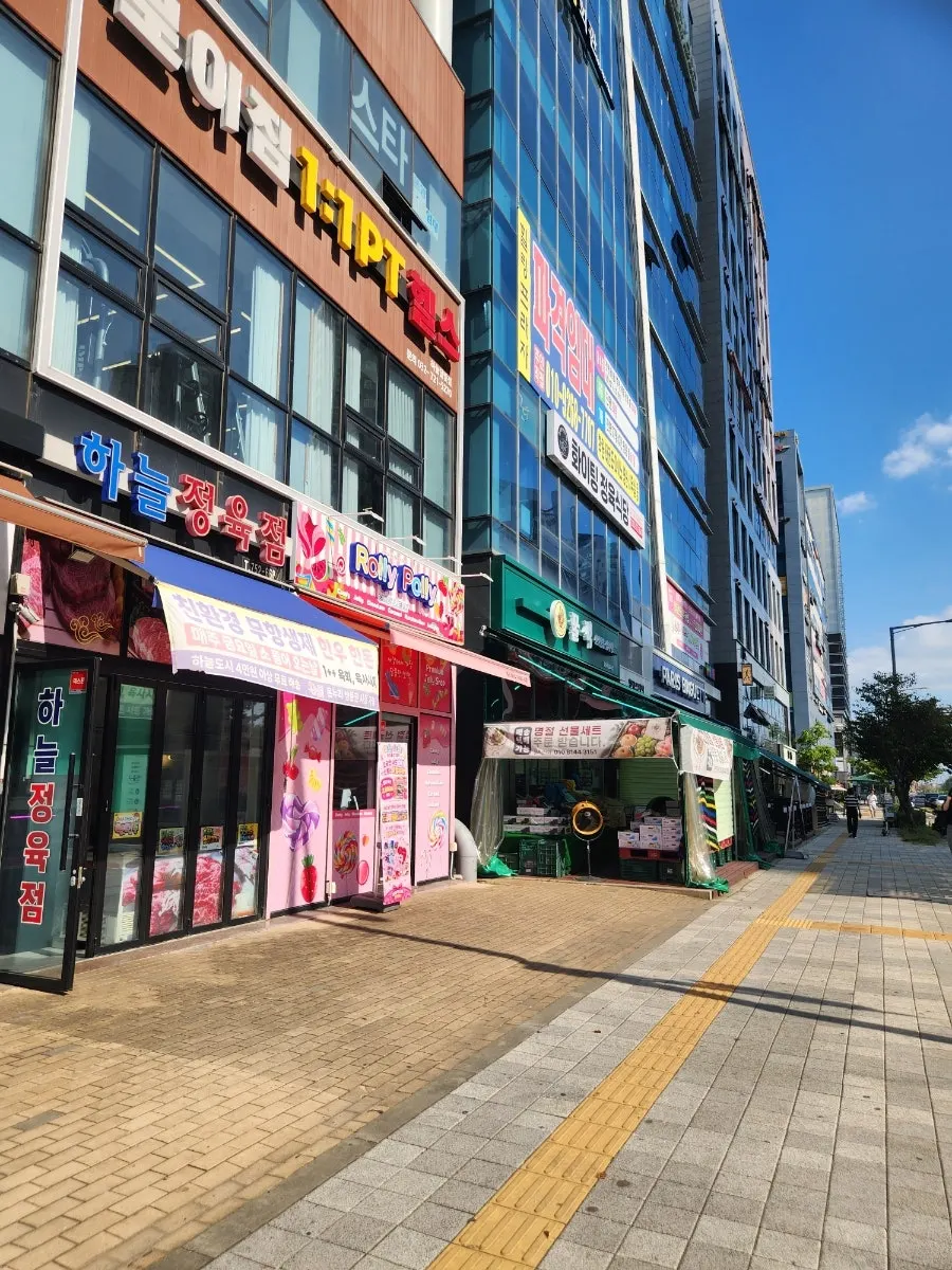 Colorful storefront of Rolly Polly Yeongjong Sky City