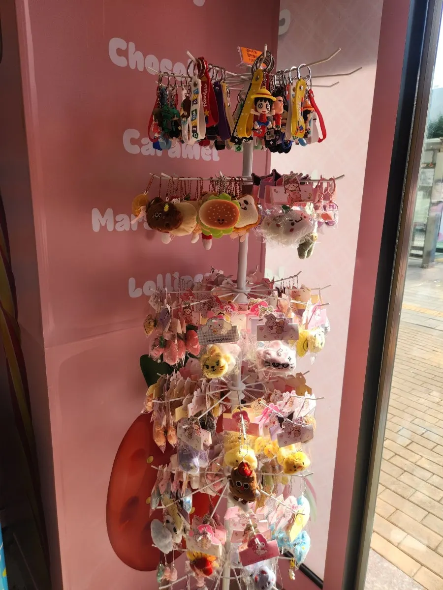 Photo zone with a duck figure in the shop