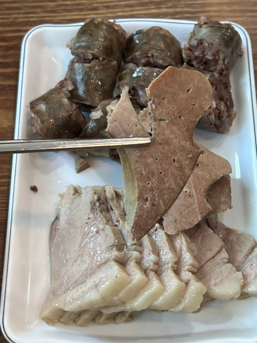 Full plate of the set meal components