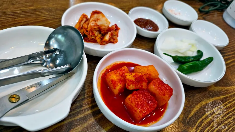 로만식당 기본 반찬 상차림