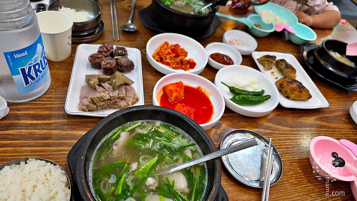 밥을 말아 먹는 로만식당 돼지국밥