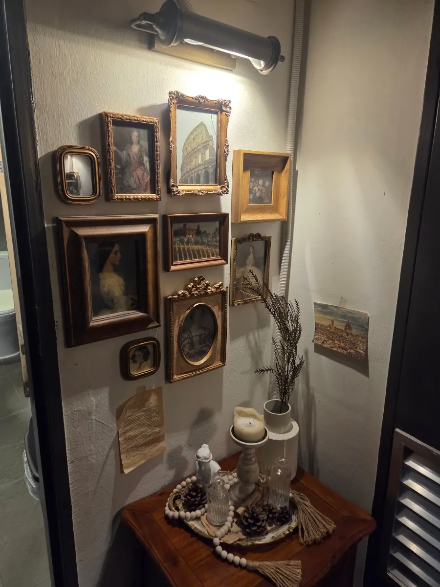 Calm interior atmosphere of Romaok Dogok