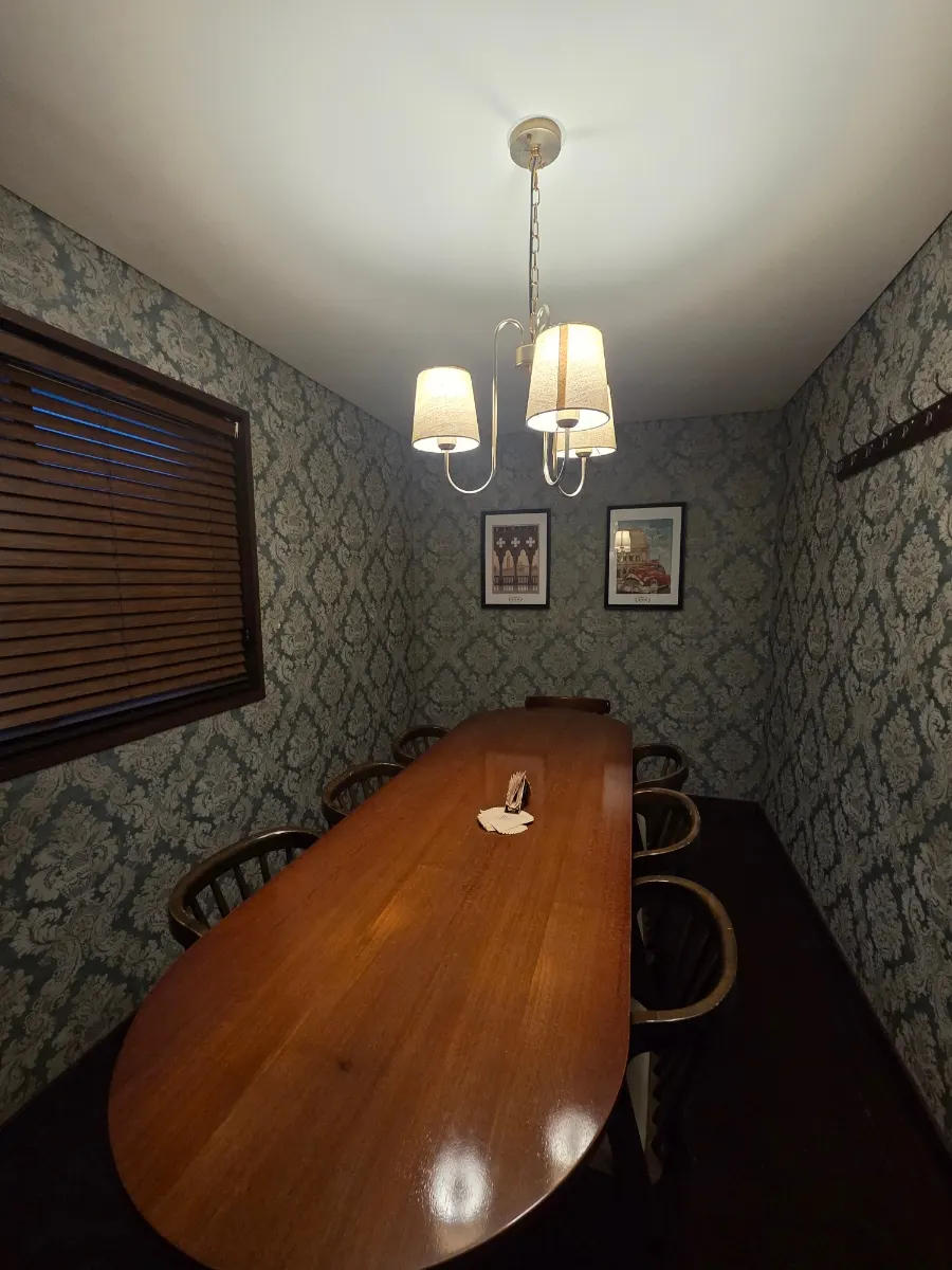 Interior atmosphere good for a date