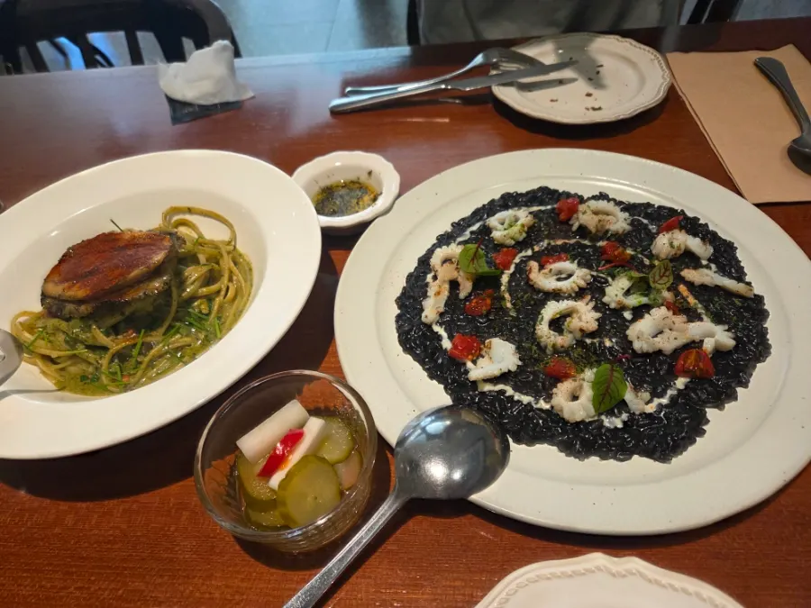 Table setting before ordering