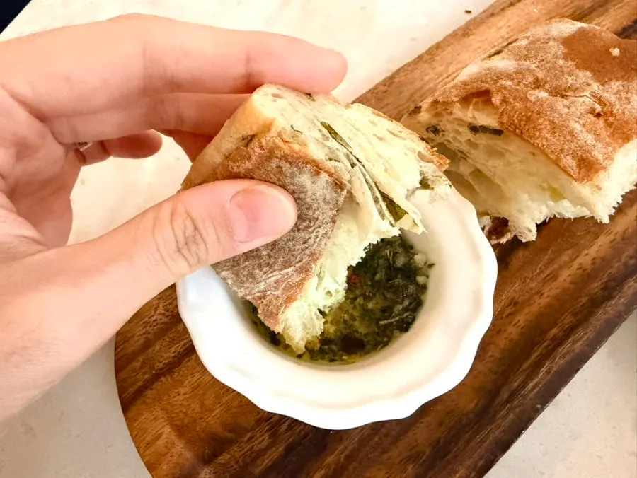 Oil served alongside the pre-meal bread