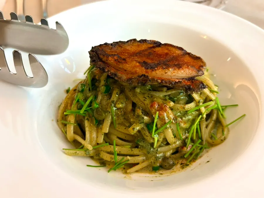 Linguine in the abalone gonad pasta