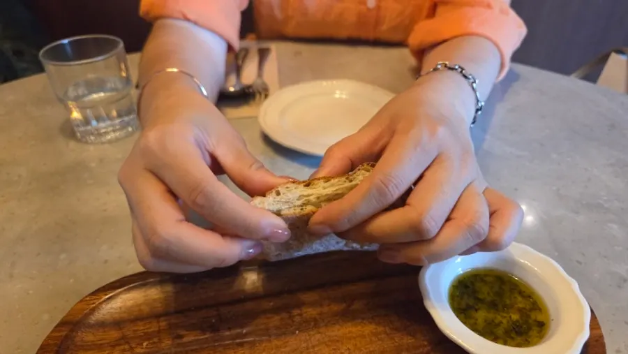Ciabatta bersama minyak zaitun