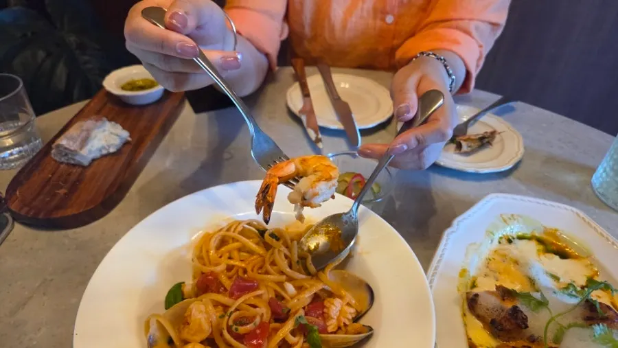 Hidangan Naples Mare Pomodoro pasta