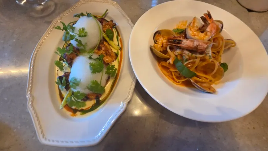 Susunan meja di akhir makan malam