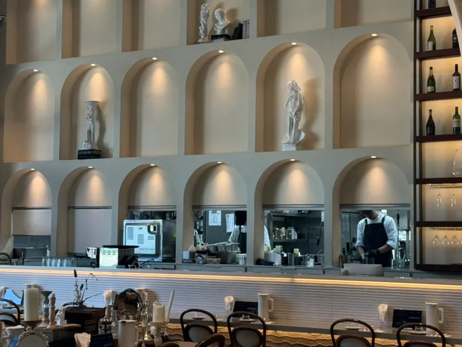 Interior atmosphere of Romaok Magok