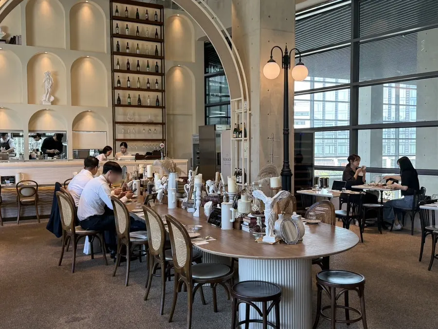Italian dining space at Romaok Magok
