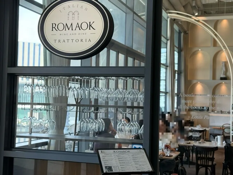 Entrance interior design of Romaok Magok