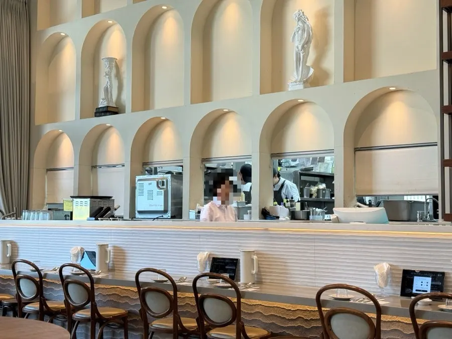 Signature lounge table at Romaok Magok