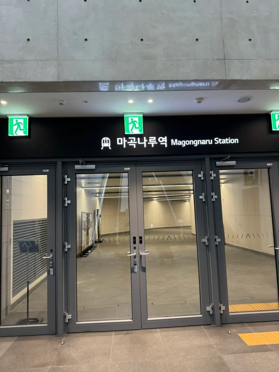 Magok Naru Station entrance to the LG Arts Center parking lot