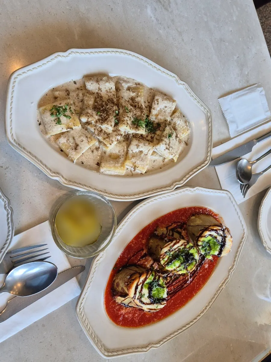 Romaok Magok table set up for a reservation