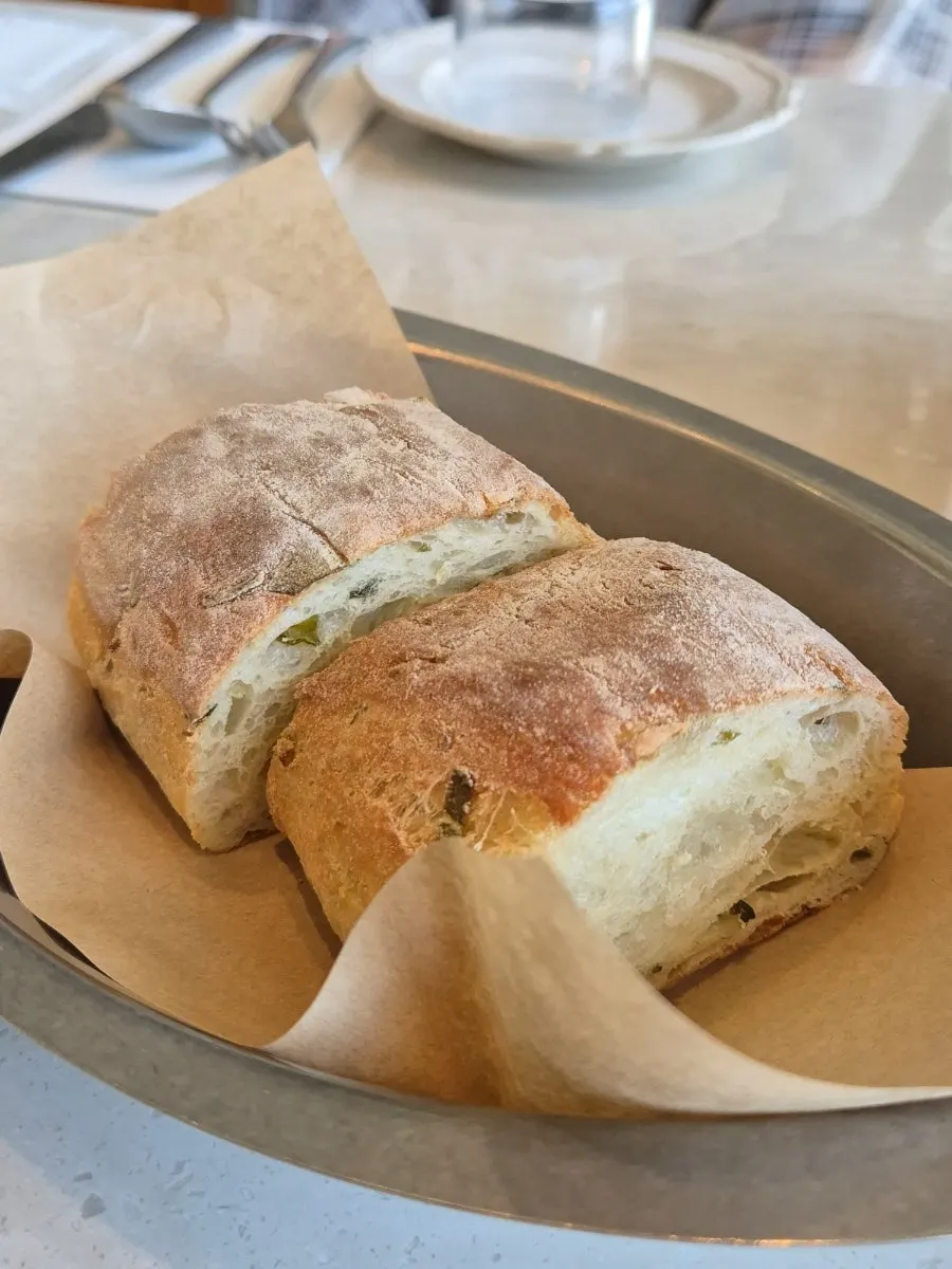 Pre-meal bread served one piece per person