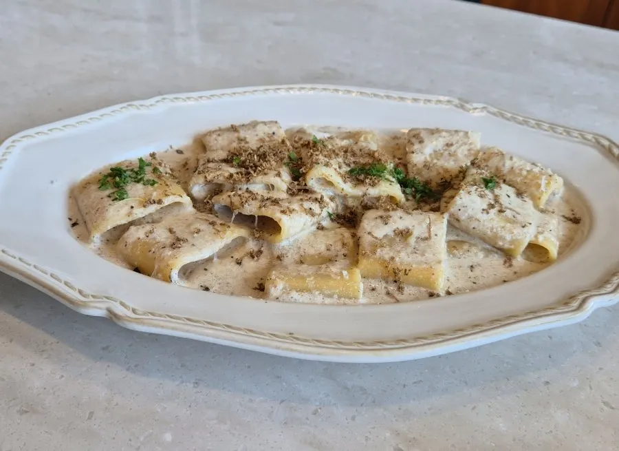 Close-up of the mezzi paccheri tube pasta