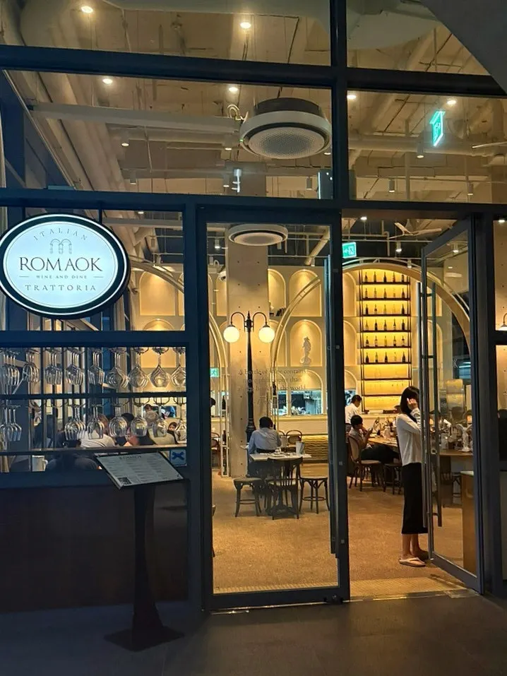 Full view of Romaok Magok's dining hall