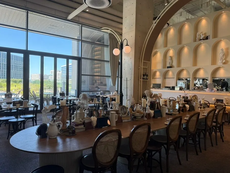 Seating layout with a bar table and spacious group tables