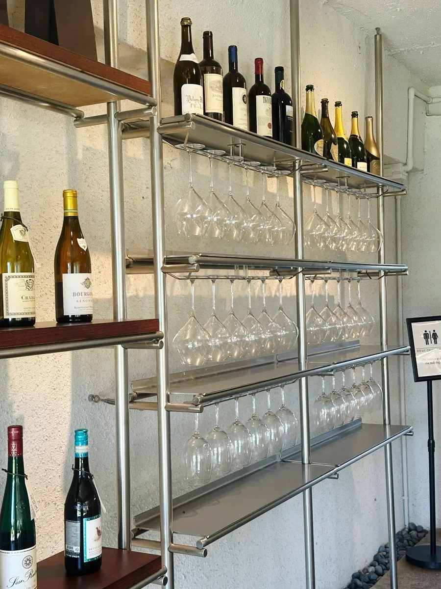 Vertical photo of the rental space at Romaok Riverside