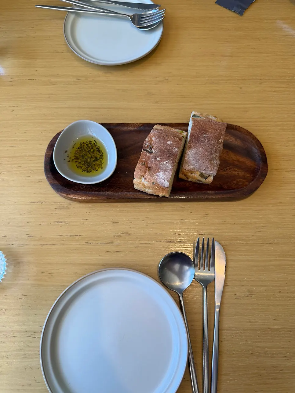 Pre-meal bread with dipping oil