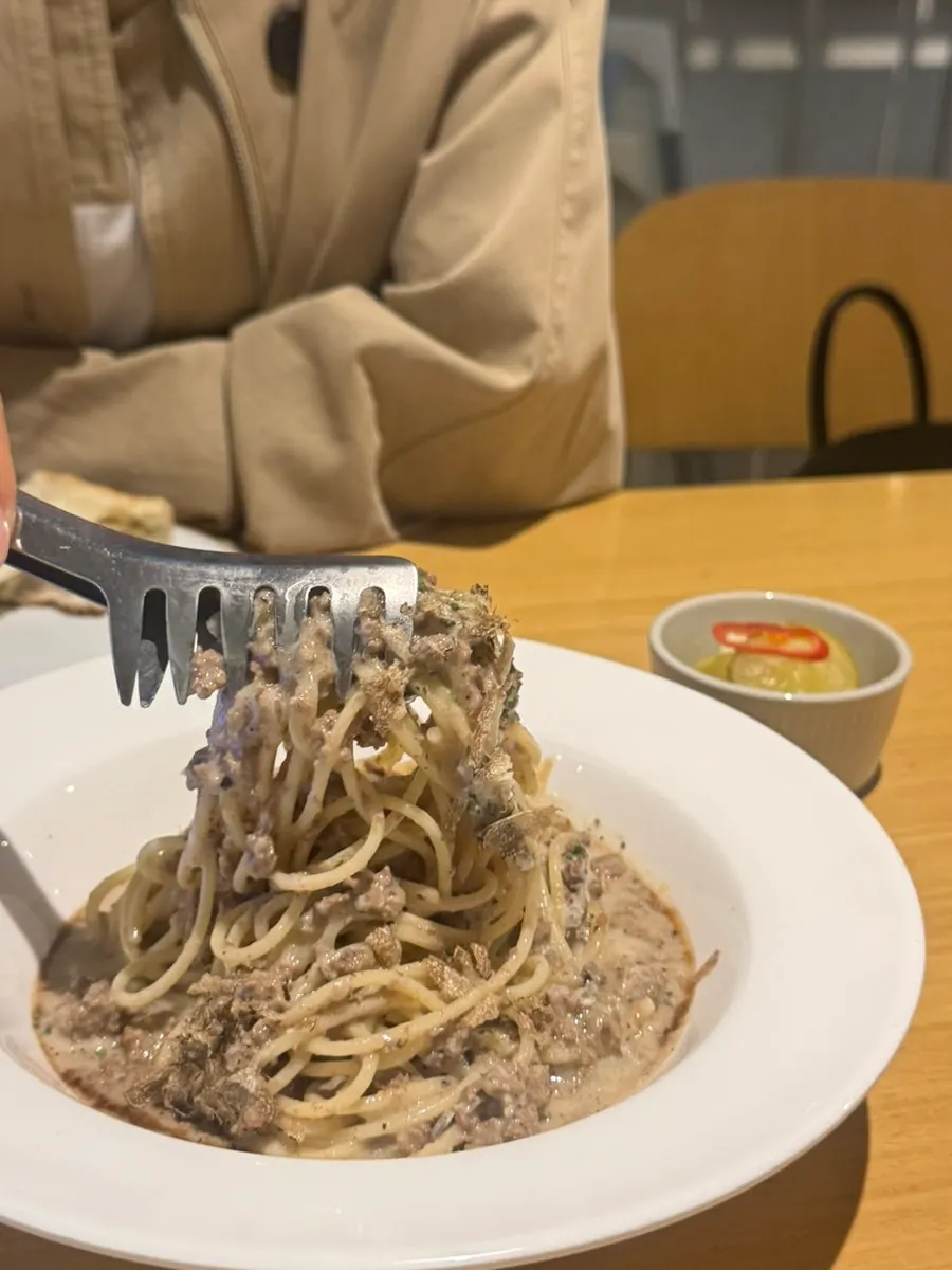 Fresh truffle Korean beef white ragu pasta