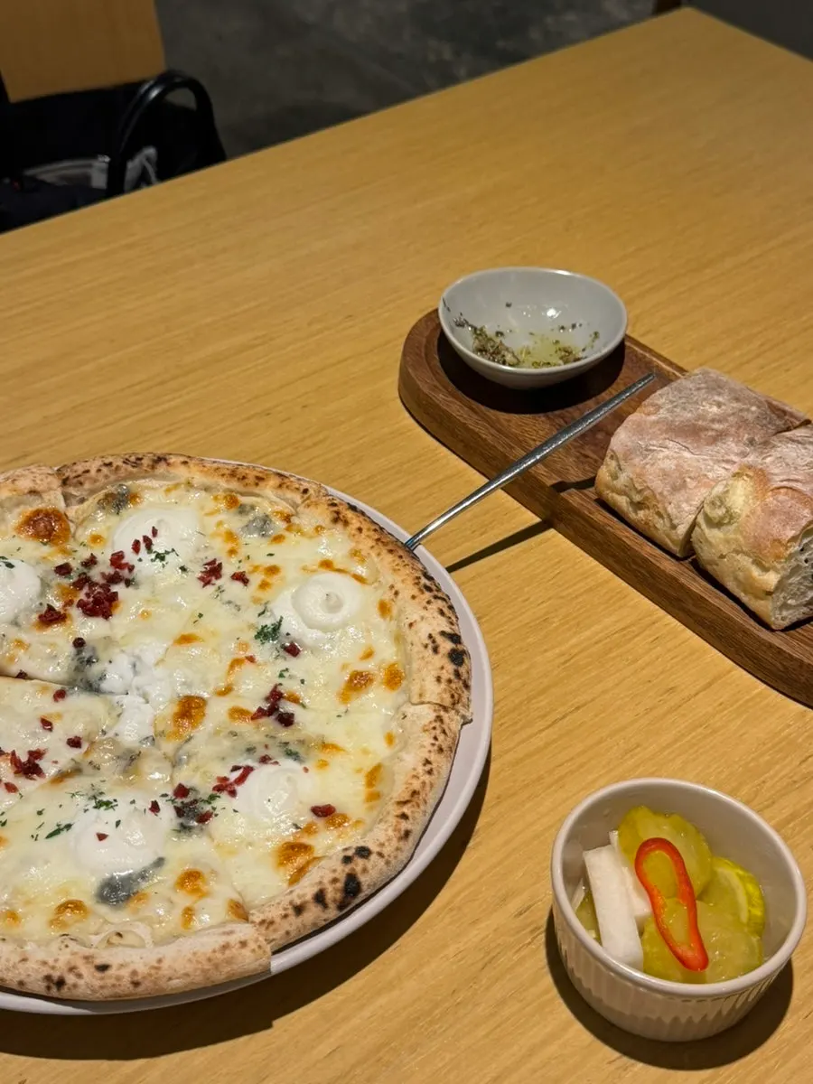 Romaok's dining hall combining food and space