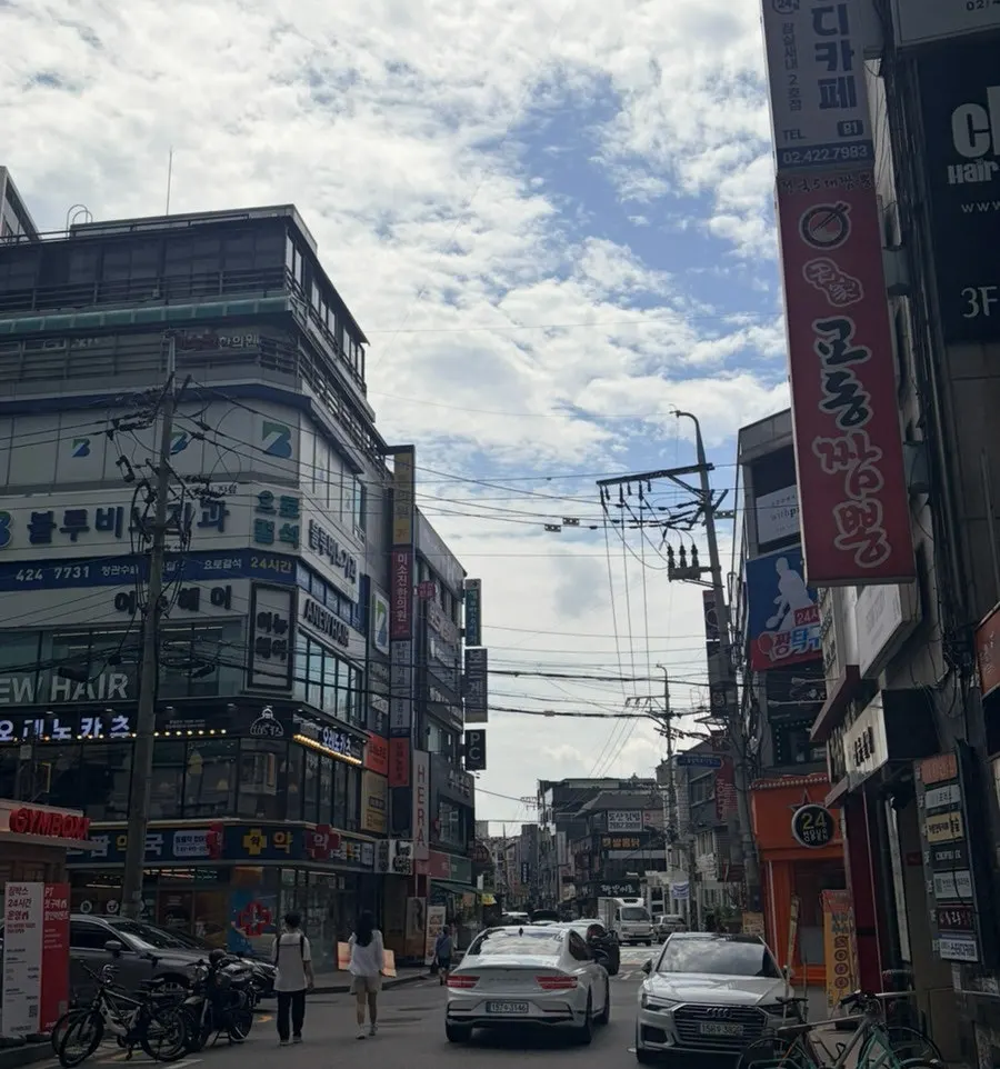 Visiting Rose Lash near Jamsilsaenae Station