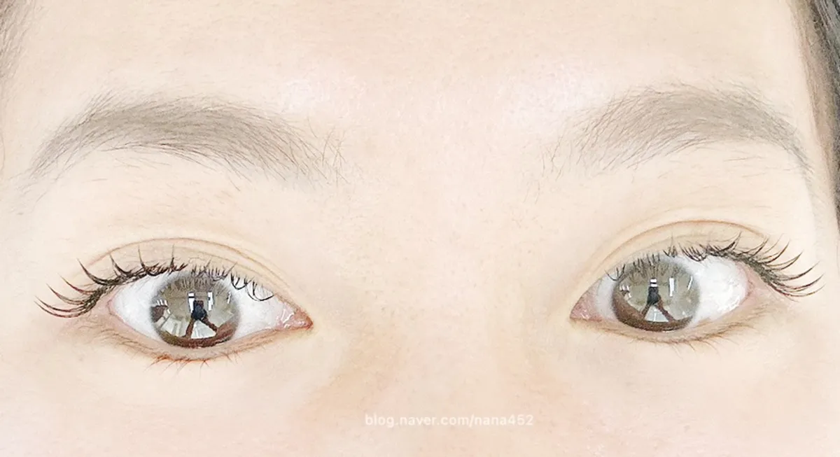 Lashes after flat-lash mascara extensions