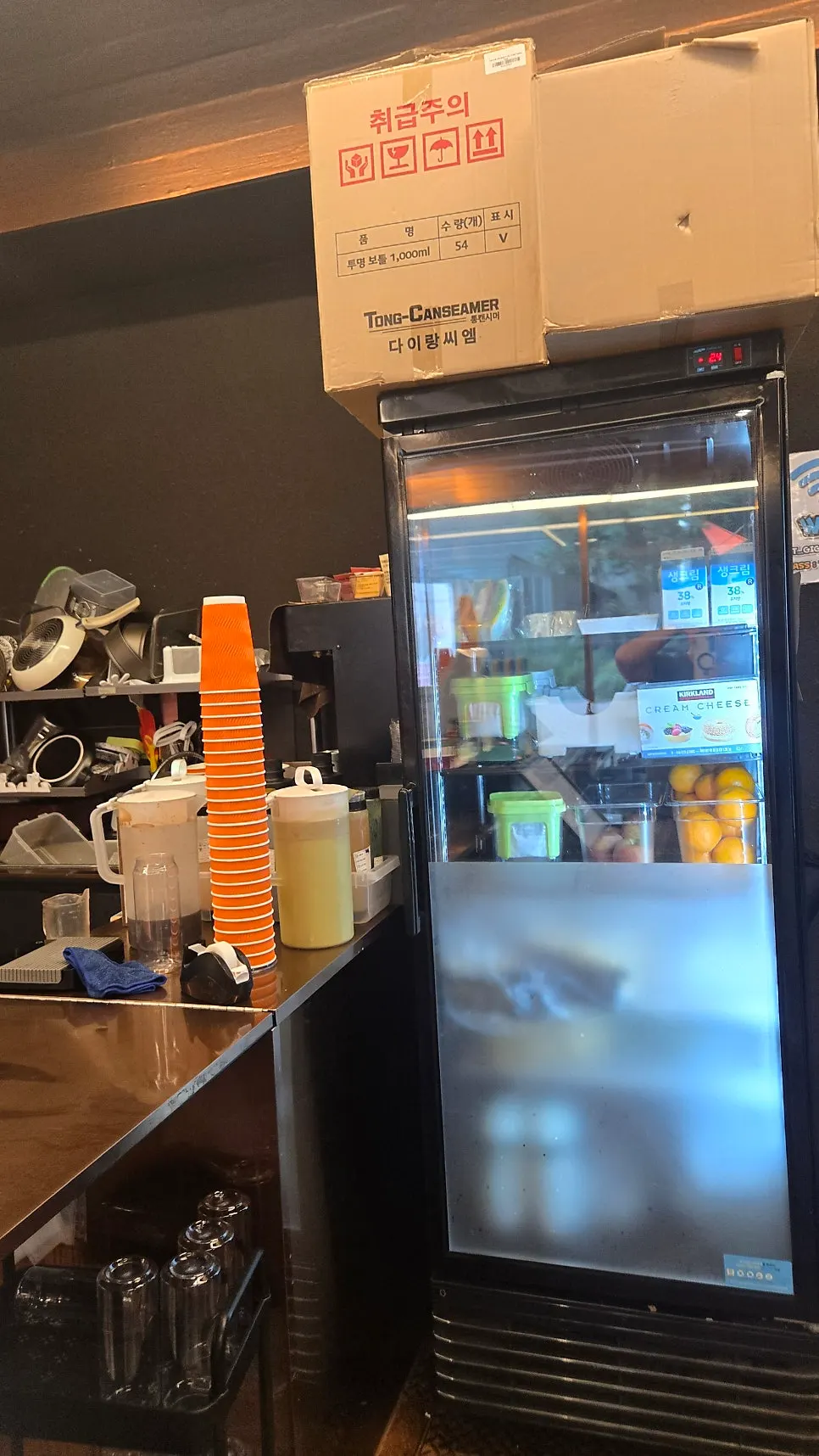 Asientos de ambiente cómodo en Roastery Stan Yeoksam Main