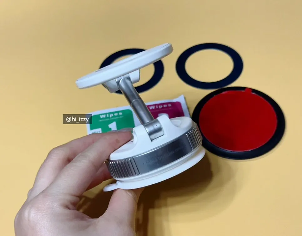 Introduction image for the 360° rotating MagSafe mount