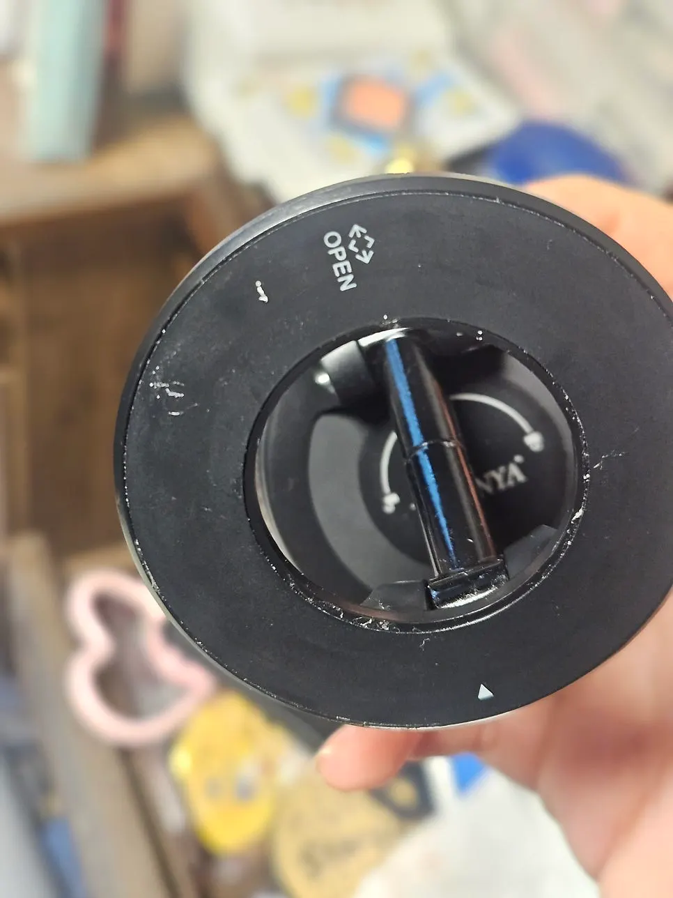 Adjusting the angle of the 360° rotating head