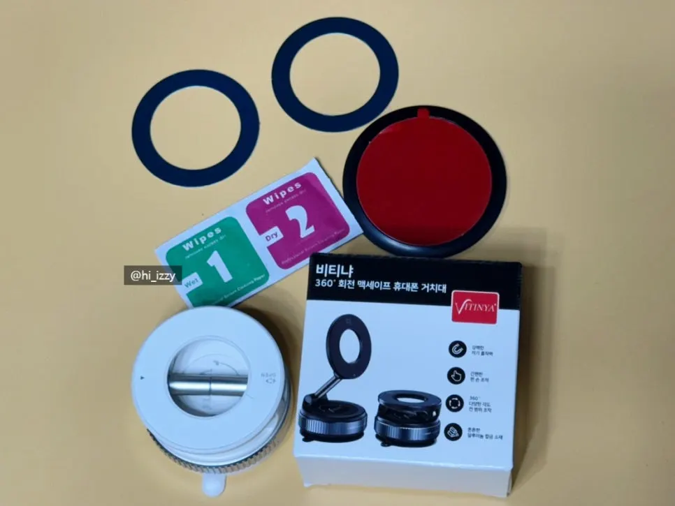 Round dashboard pad included with the mount
