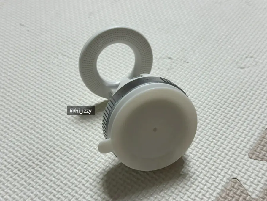 Car MagSafe mount in use