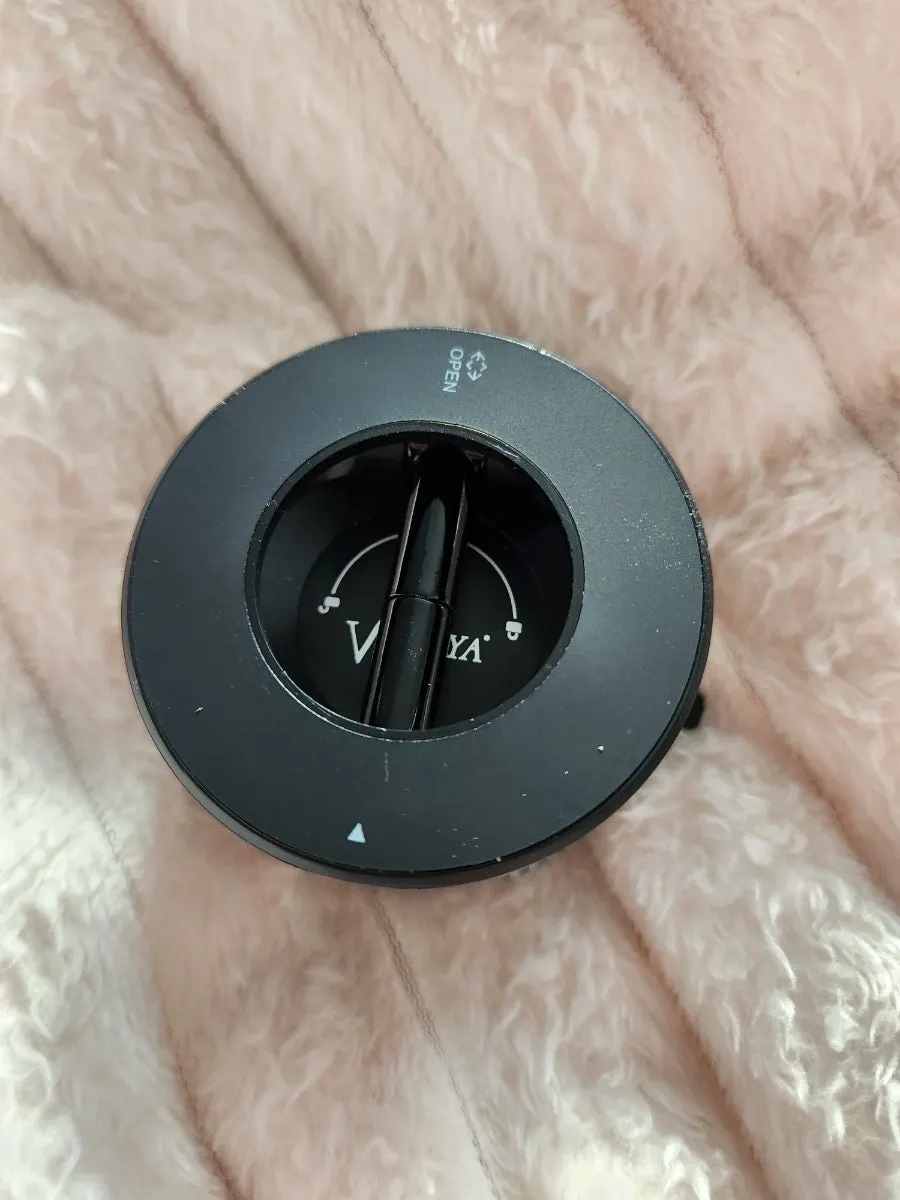 Using the mount to view navigation in a car
