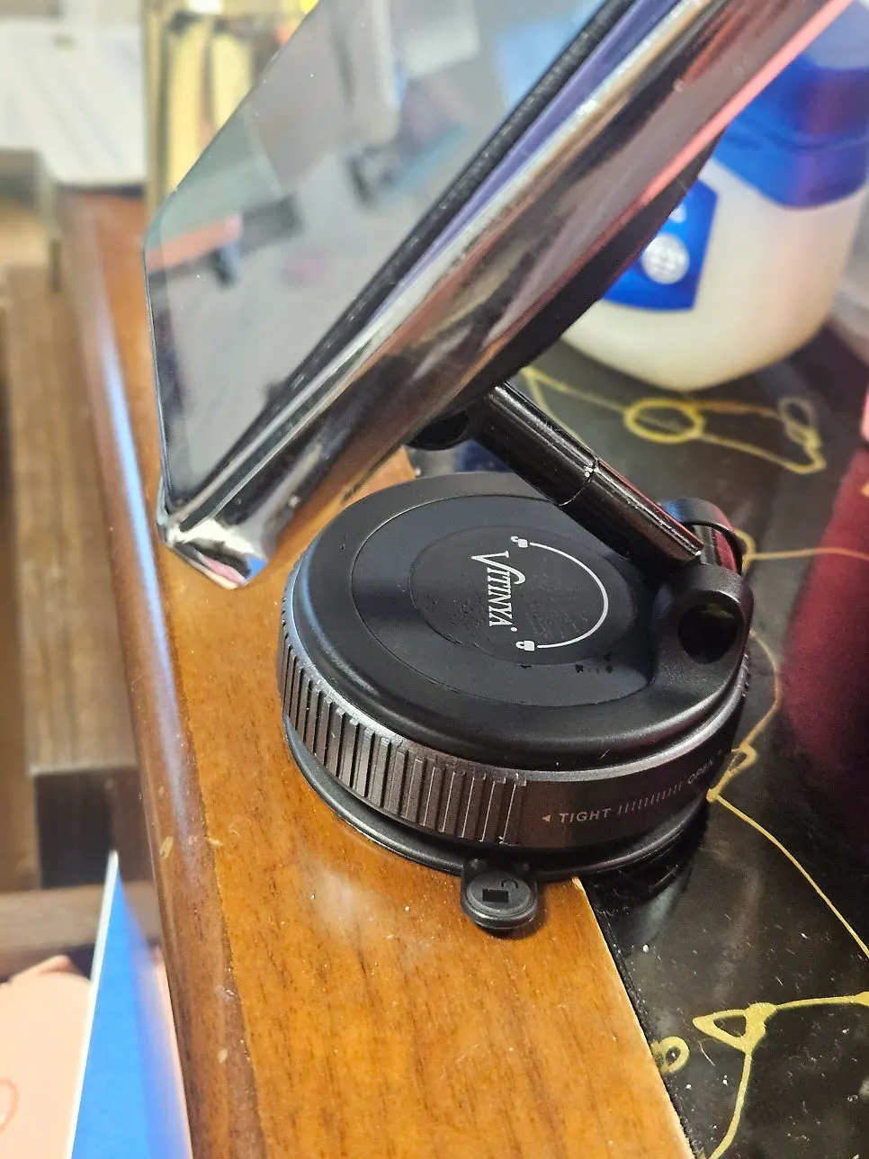 Rotating mount attached to the dashboard