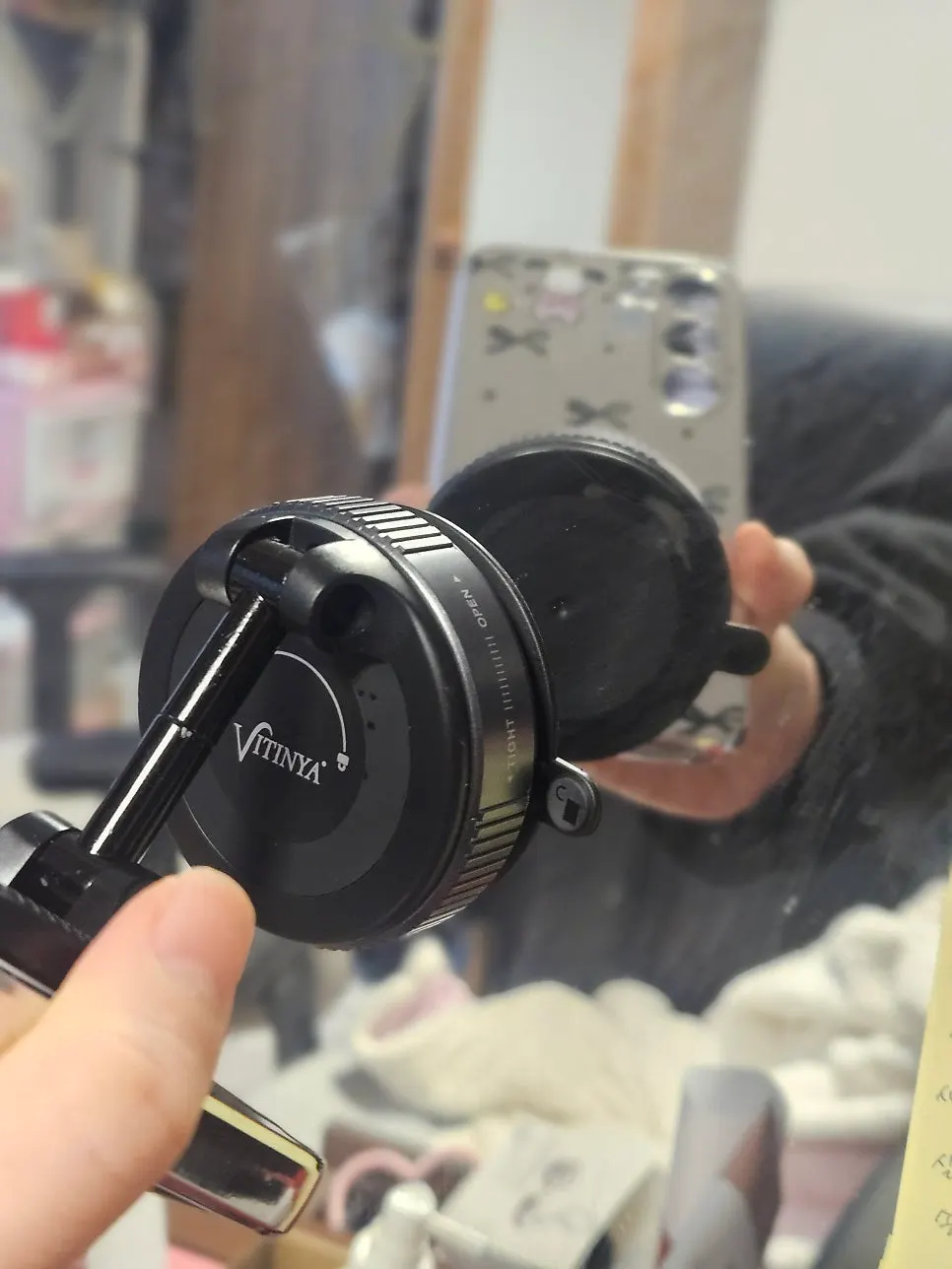 Final view of the MagSafe car mount