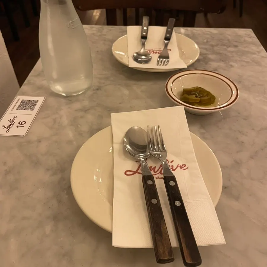 테이블 QR코드 주문 안내와 메뉴판