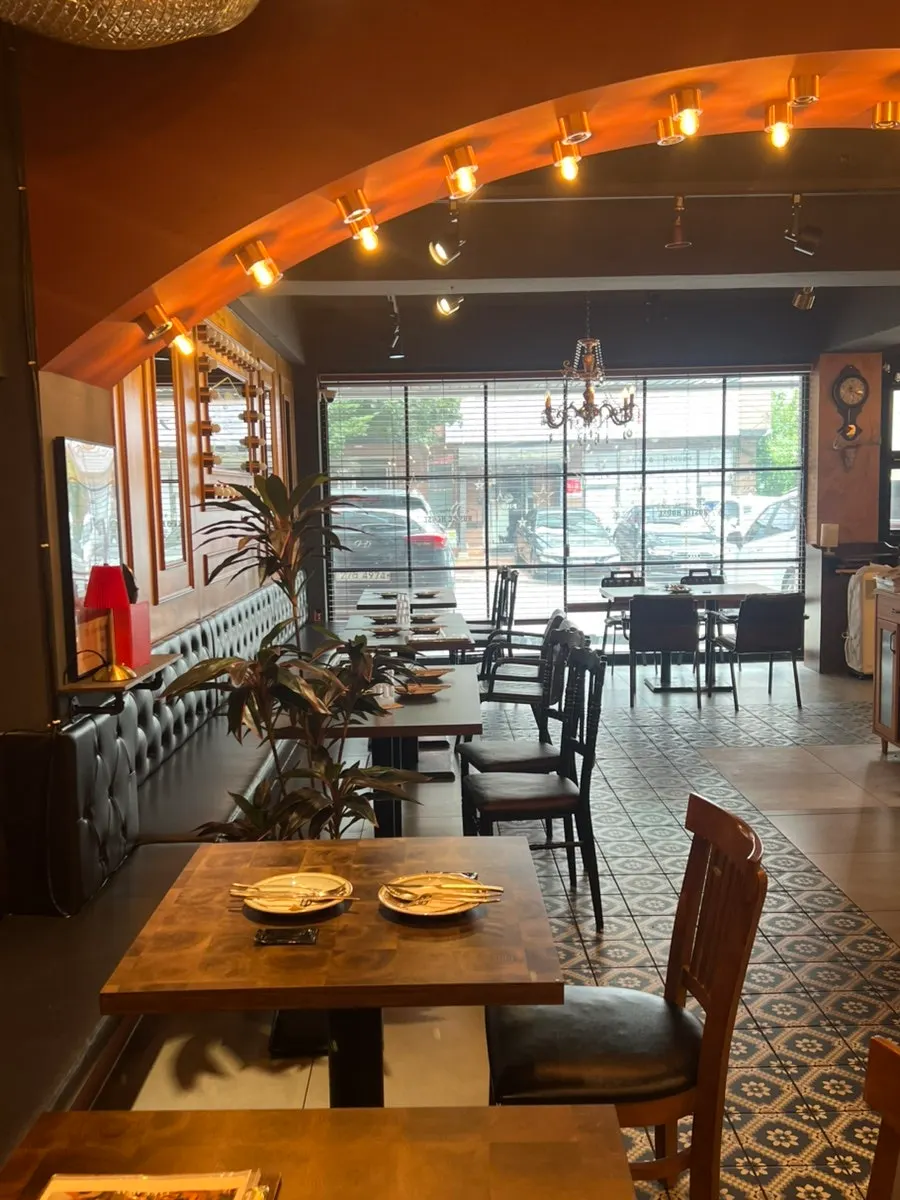 Interior atmosphere of Rustic Smokehouse Yongin Bojeong Branch