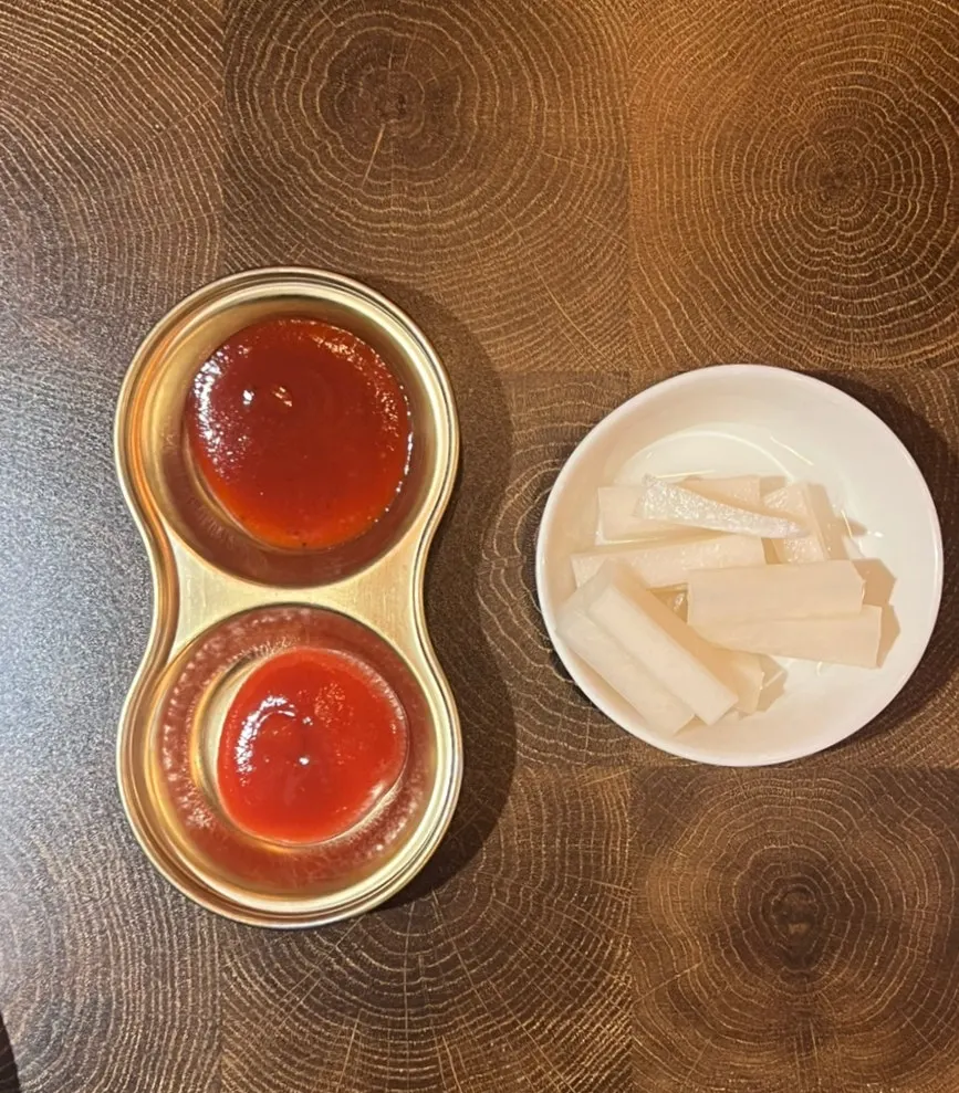 Spicy sauce, ketchup and pickled radish sides