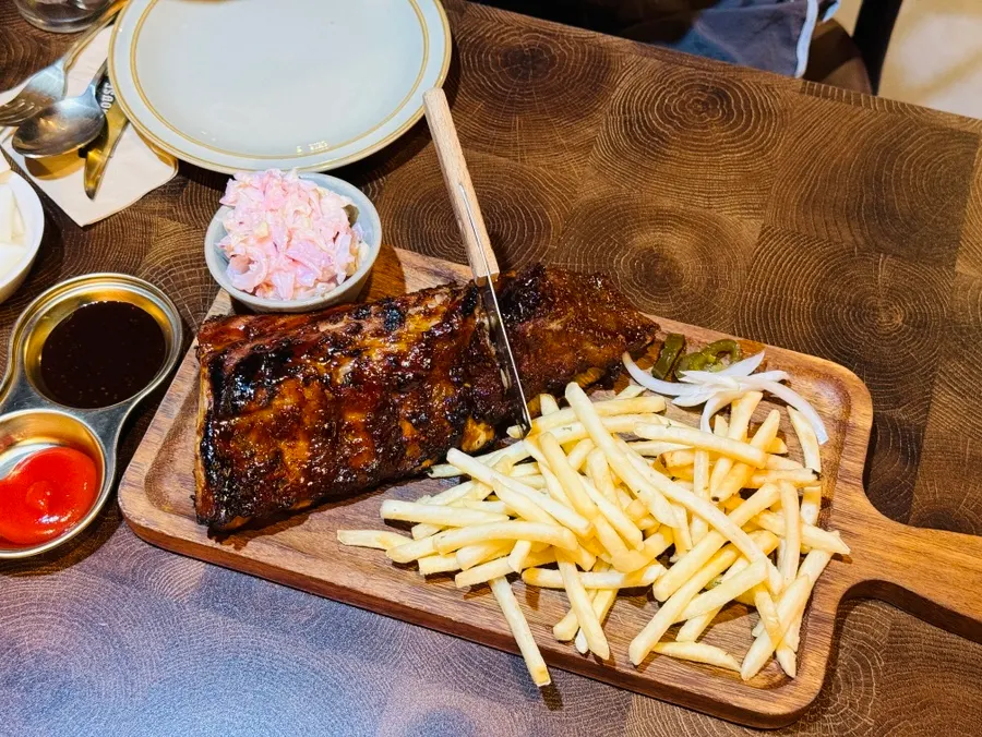 미니 도끼가 꽂힌 베이비백립 400g