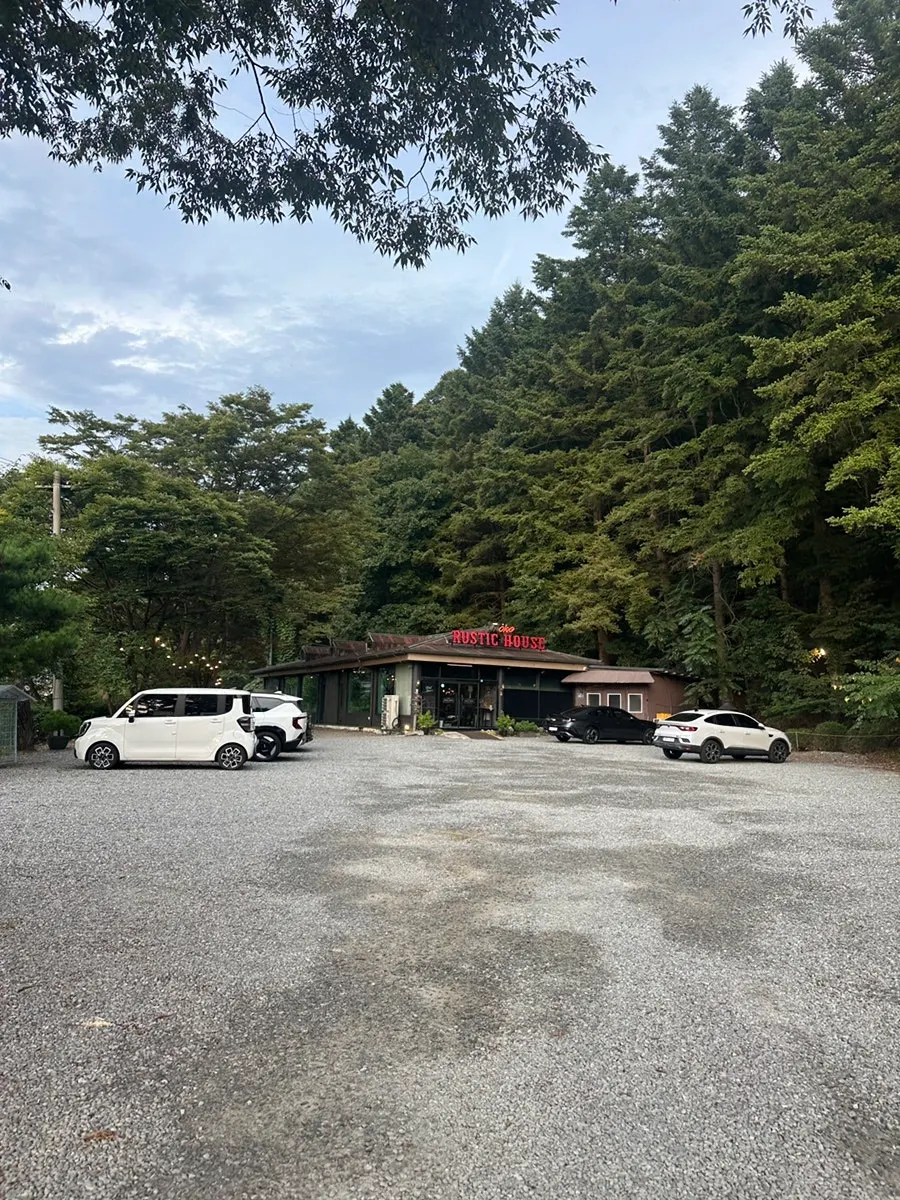 RUSTIC HOUSE sign and spacious parking lot