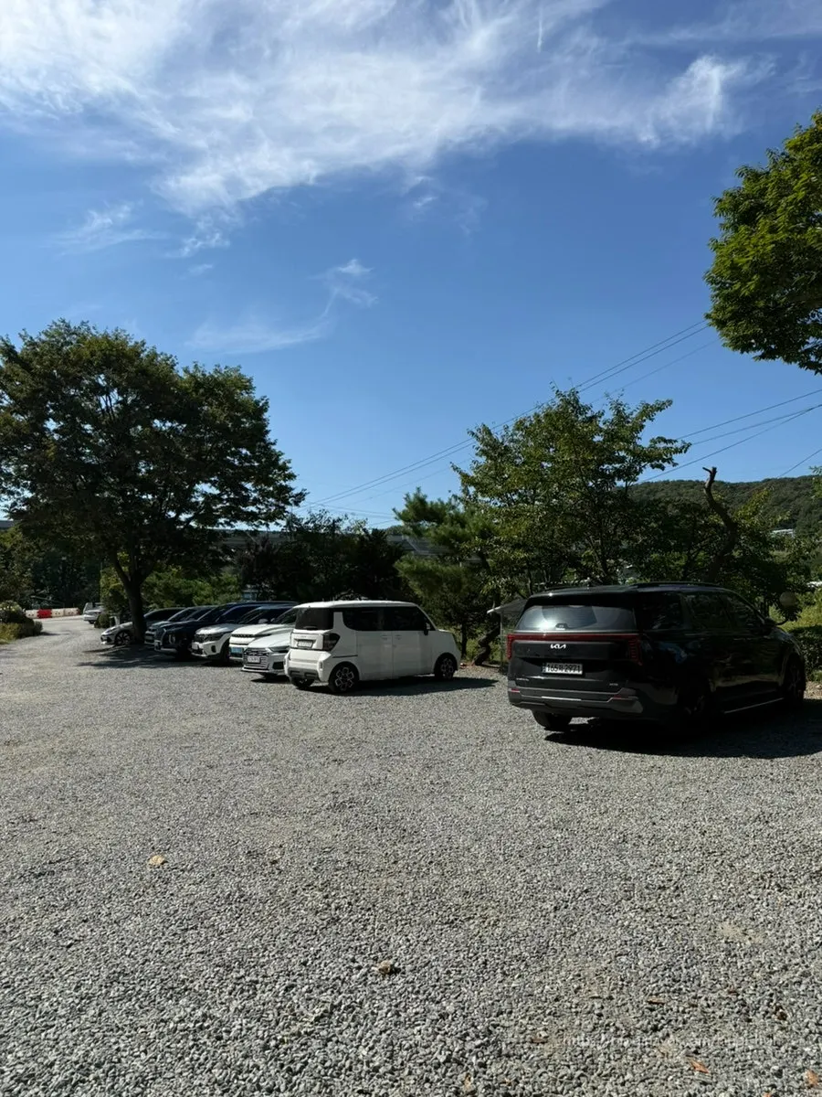 주차장에서 바라본 매장 방향