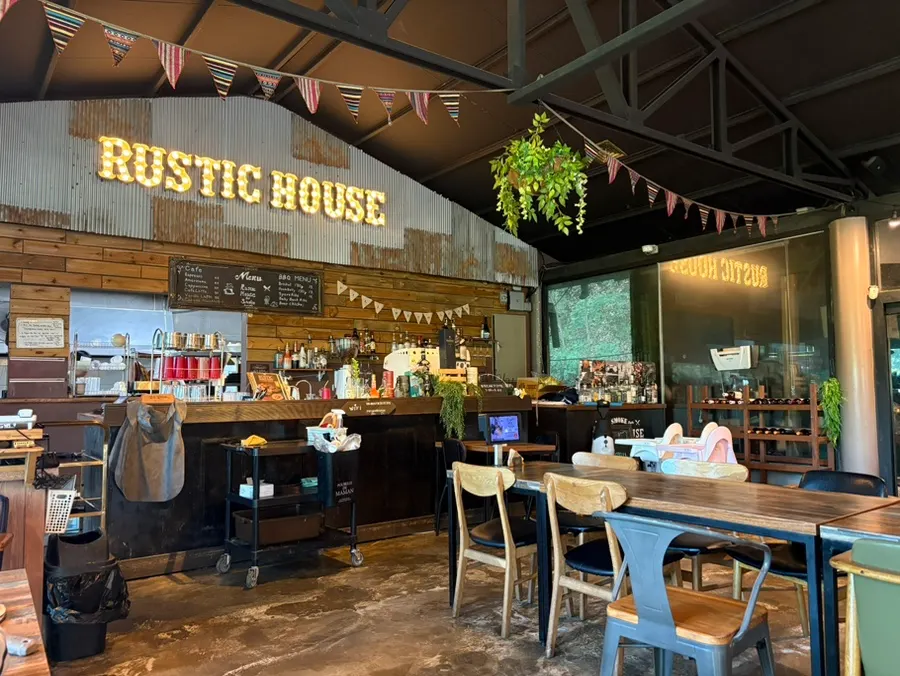 Seating inside Rustic Smoke House Yongin Yangji Branch
